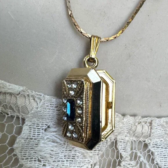 SOLD! Vintage Gold Sapphire & Diamond Filigree Locket Pendant - Picture 4 of 7